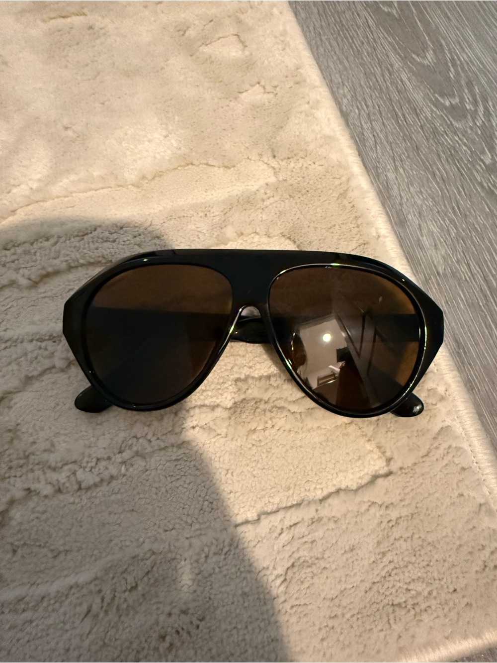 Classic Women’s Aviator Sunglasses - Picture 2 of 5